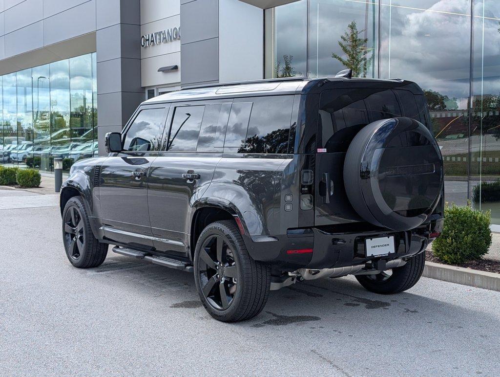 New 2026 Carpathian Grey Land Rover X-Dynamic SE image 3