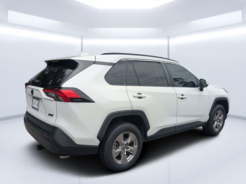 Used 2022 White Toyota XLE image 4