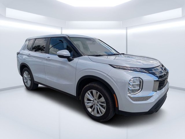 2025 Mitsubishi Outlander ES
