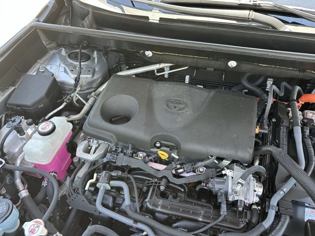Used 2022 Silver Toyota XLE Premium image 36