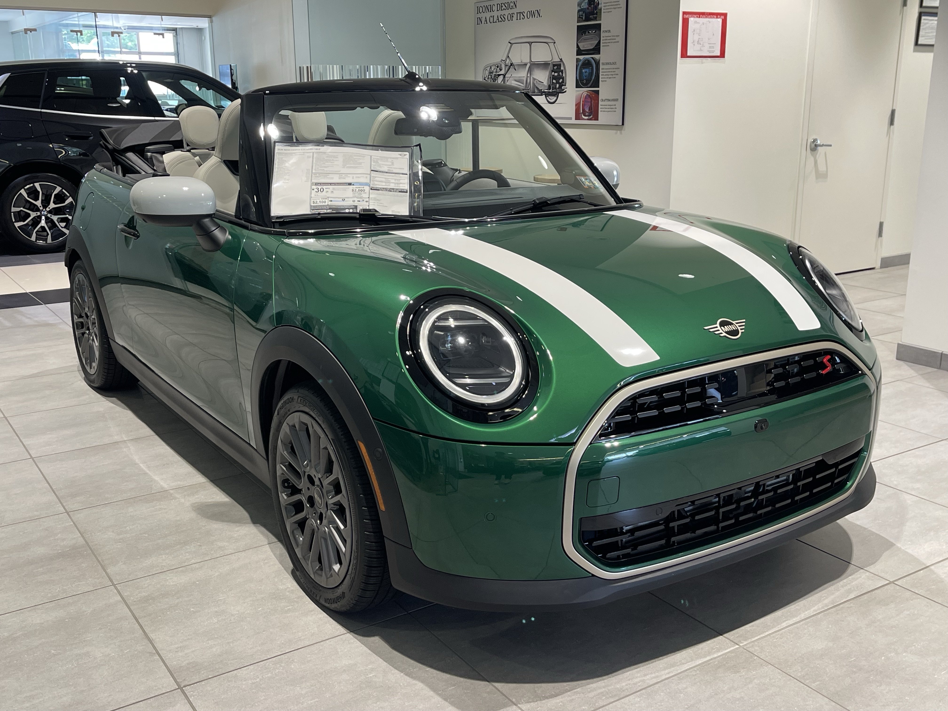New 2026 British Racing Green IV Metallic MINI Iconic image 3