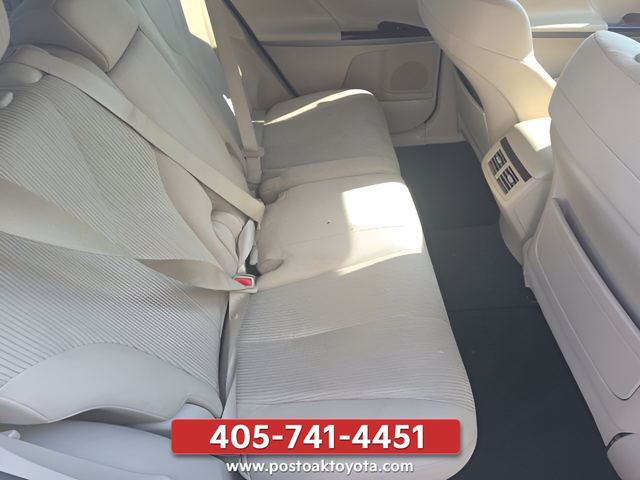 Used 2013 Gold Toyota LE image 27