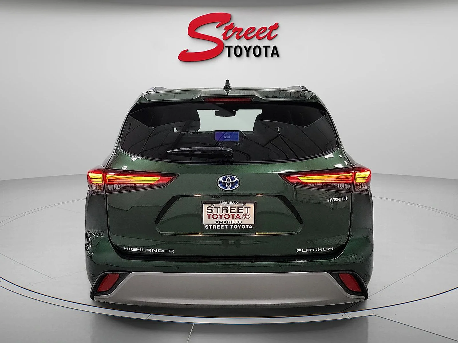 Used 2023 Green Toyota Hybrid Platinum image 3