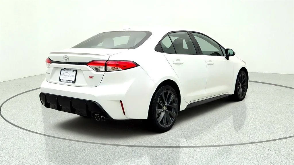 Used 2024 Wind Chill Pearl Toyota SE CVT image 5