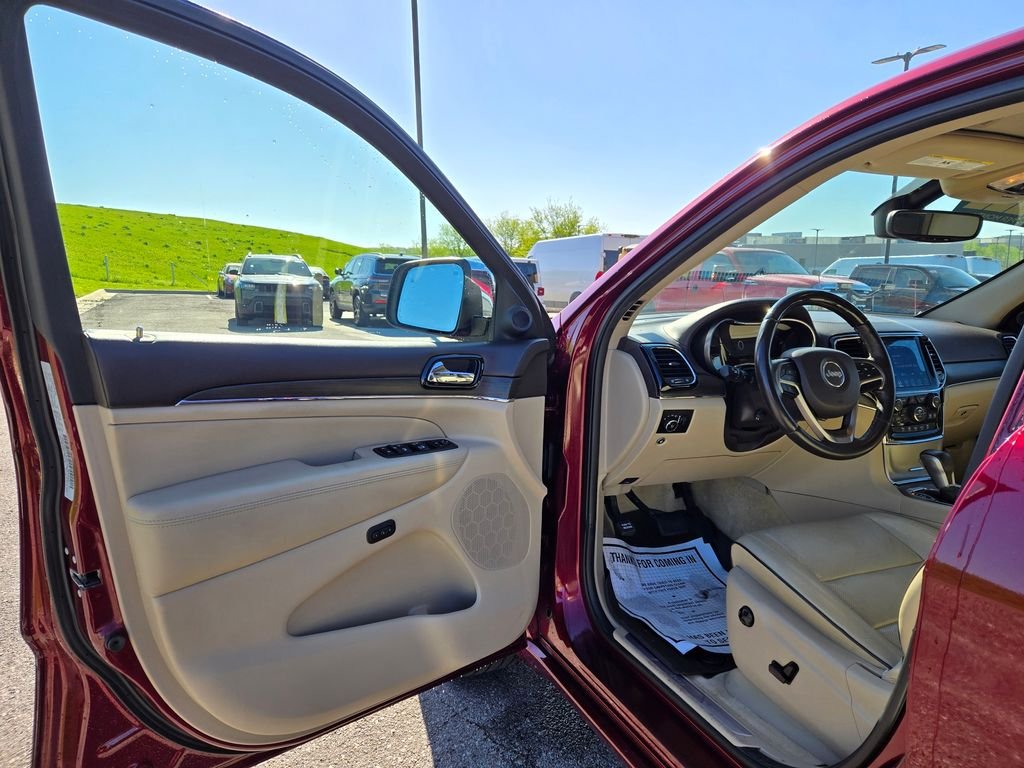 Used 2019 Red Jeep Overland image 13