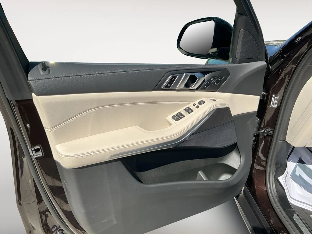 Used 2022 Brown BMW xDrive40i image 10