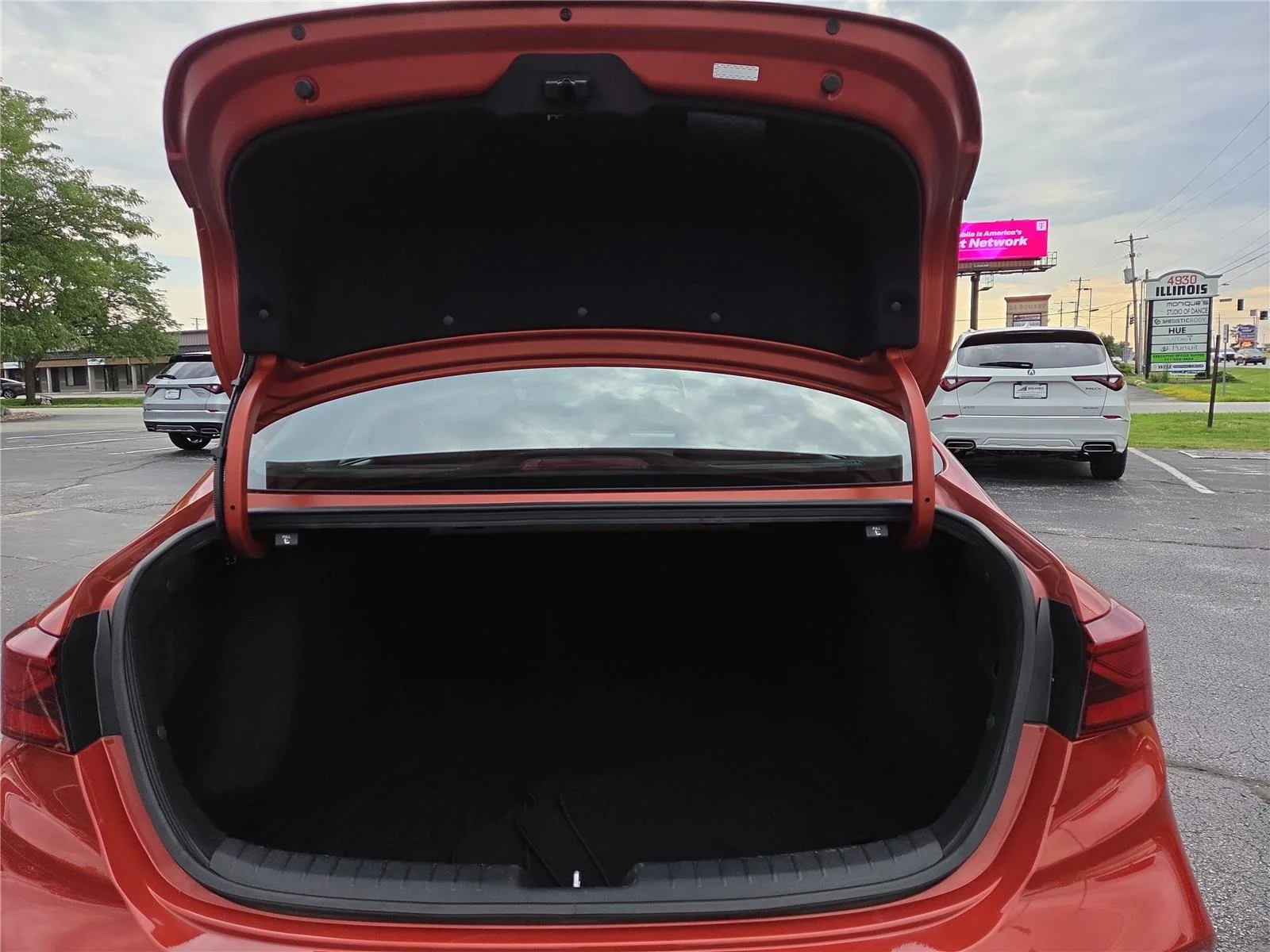 Used 2023 Fire Orange Kia LXS image 25