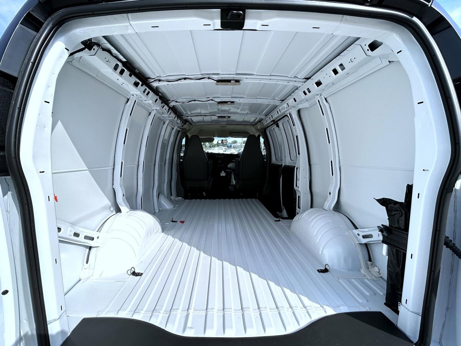 2025 Chevrolet Express Cargo Work Van - Photo 20
