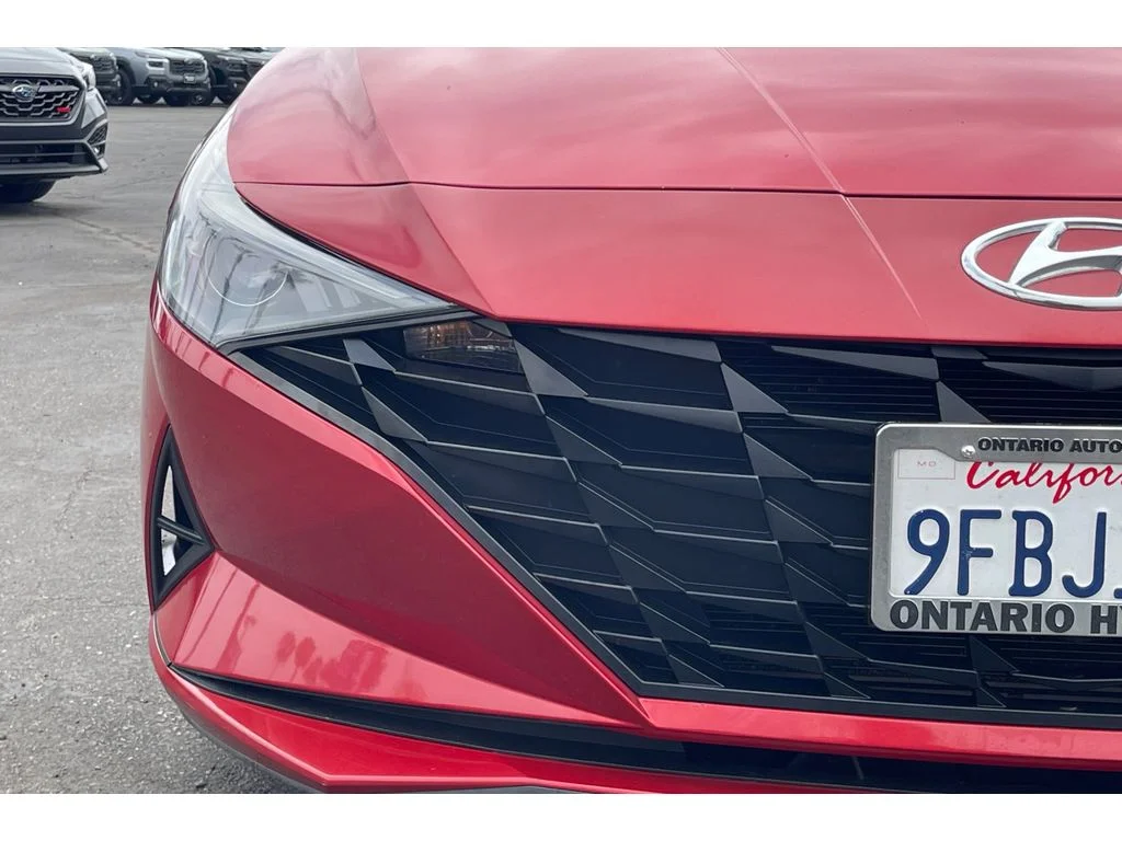 Used 2021 Calypso Red Hyundai SE image 40