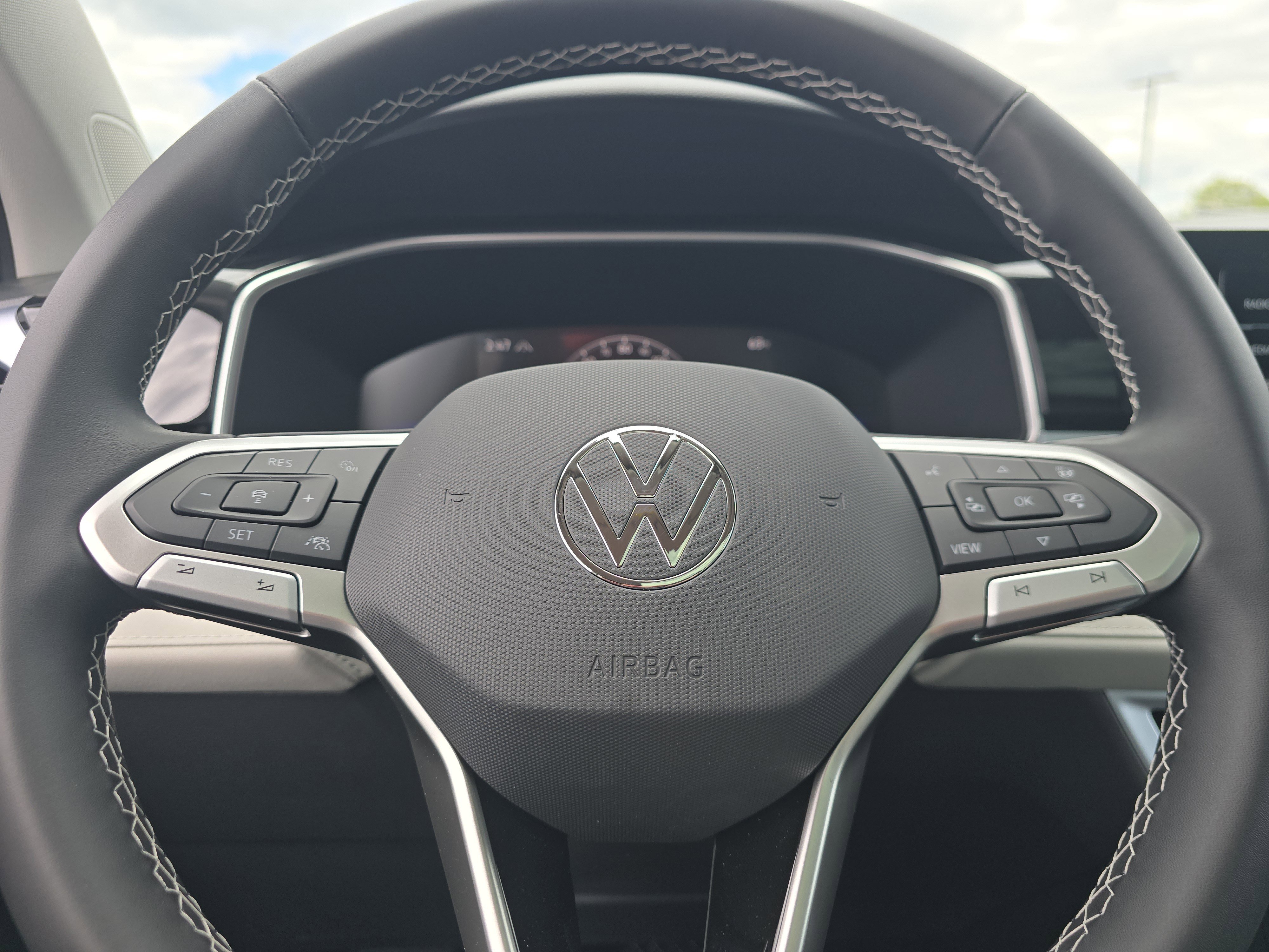 New 2026 Pure White Volkswagen SE image 22