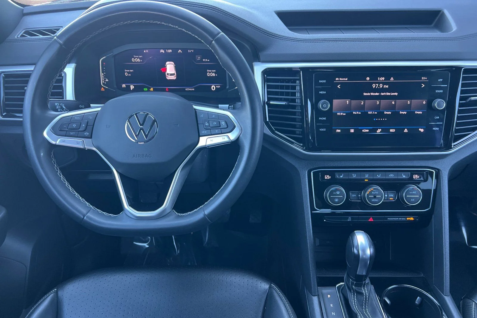 Used 2022 White Volkswagen 2.0T SE w/Technology image 11