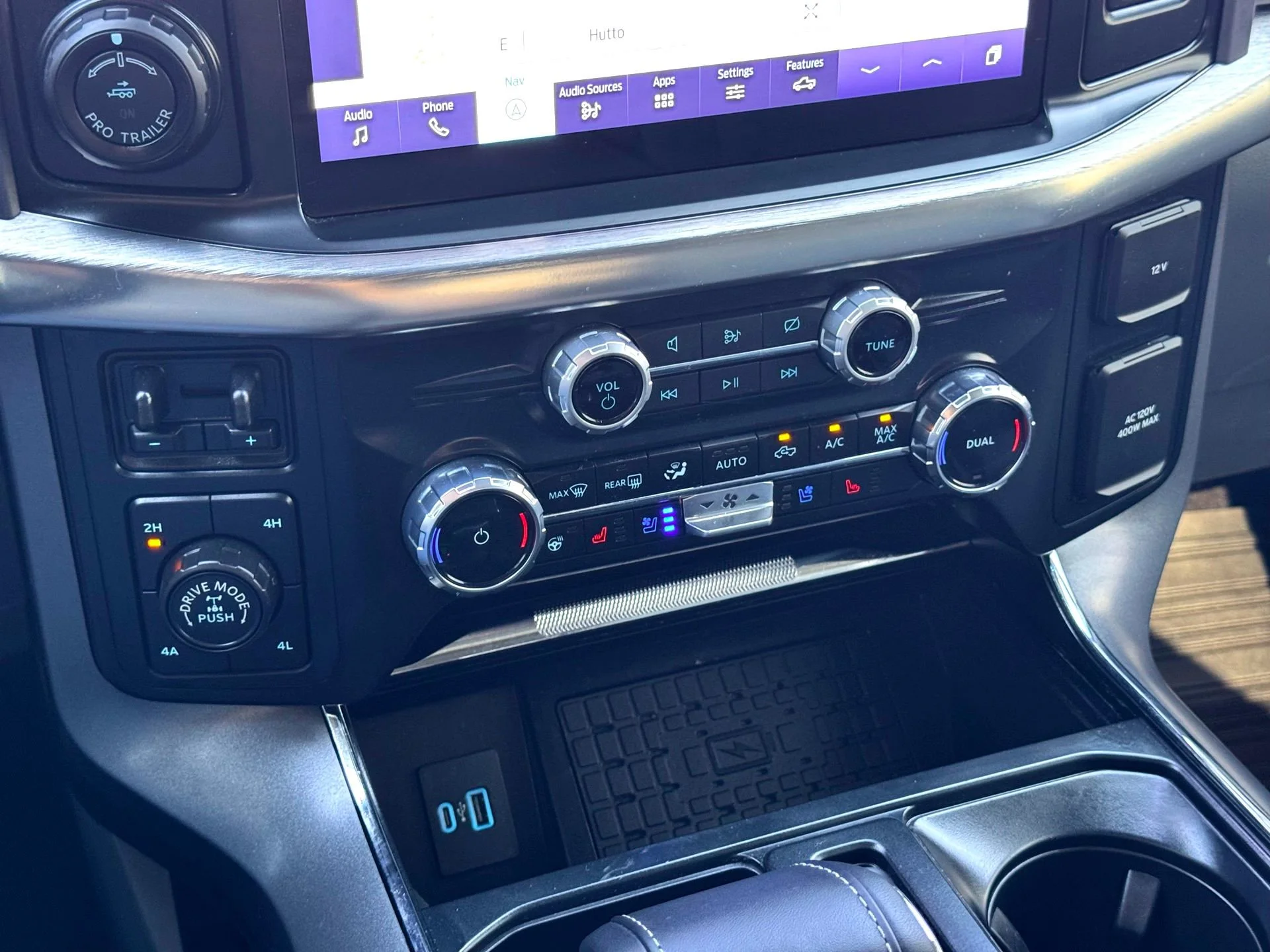 Used 2023  Ford Lariat image 23