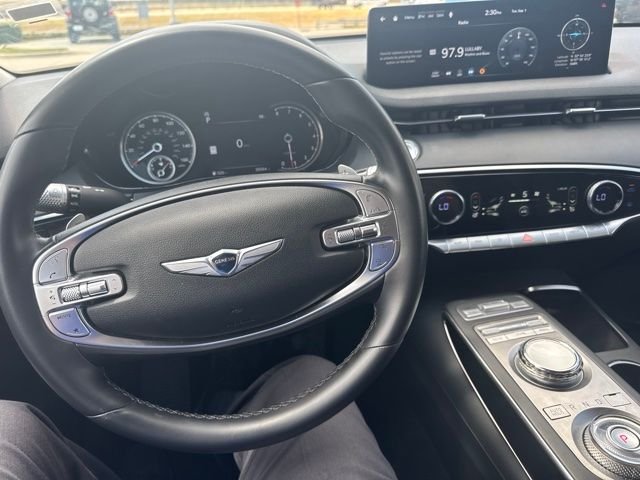Used 2025 White Genesis 2.5T image 8