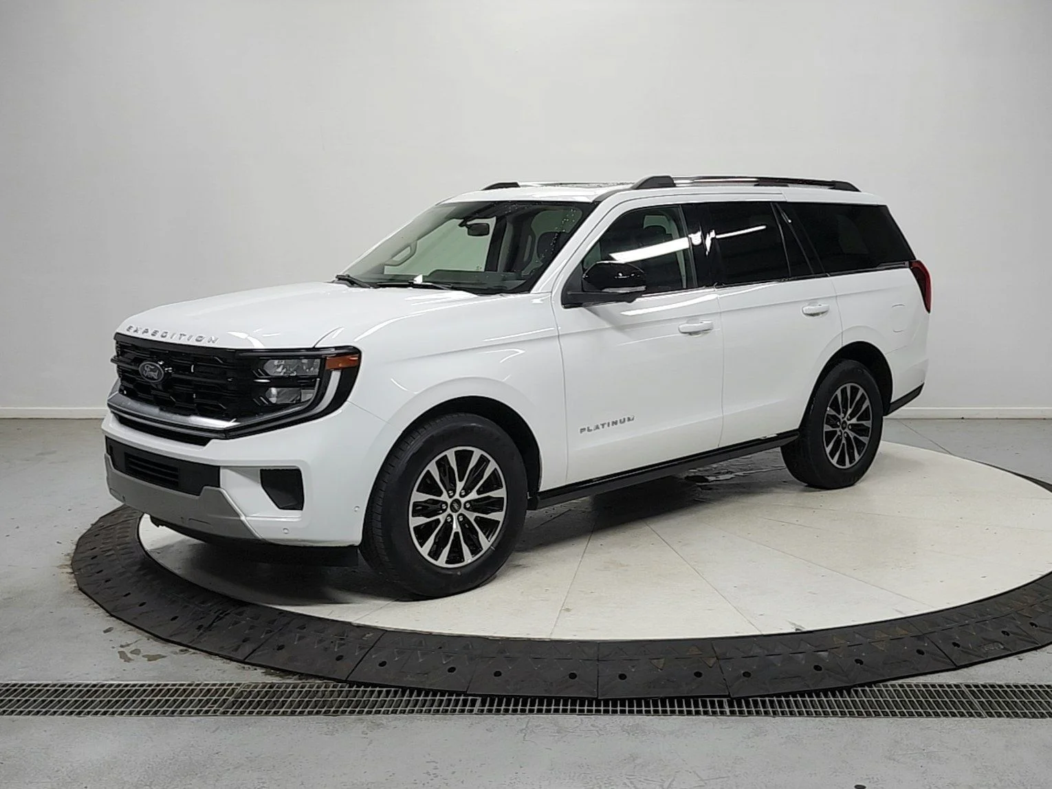 Used 2025 White Ford Platinum image 4