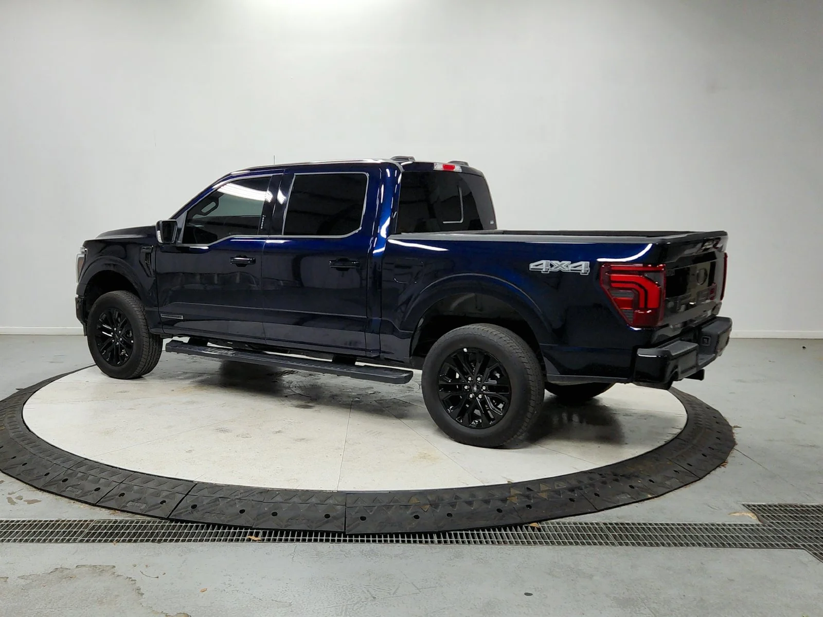 Used 2024 Blue Ford Lariat image 6