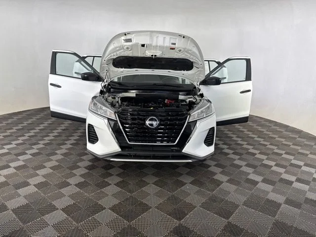 Used 2023 White Nissan S image 11