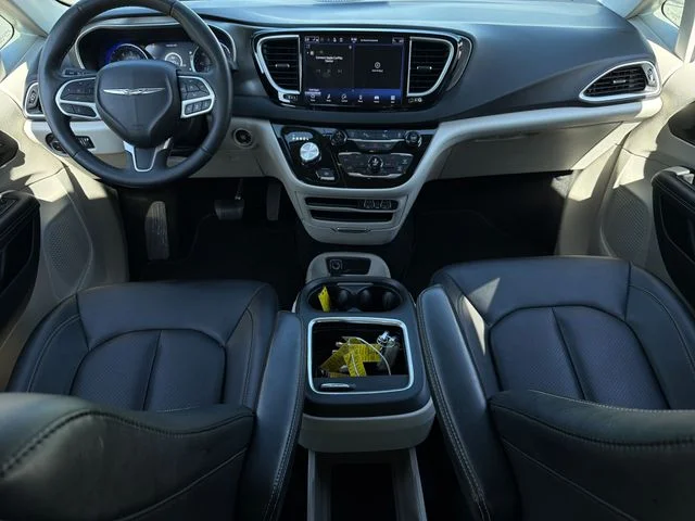 Used 2024 Silver Chrysler Touring L image 17