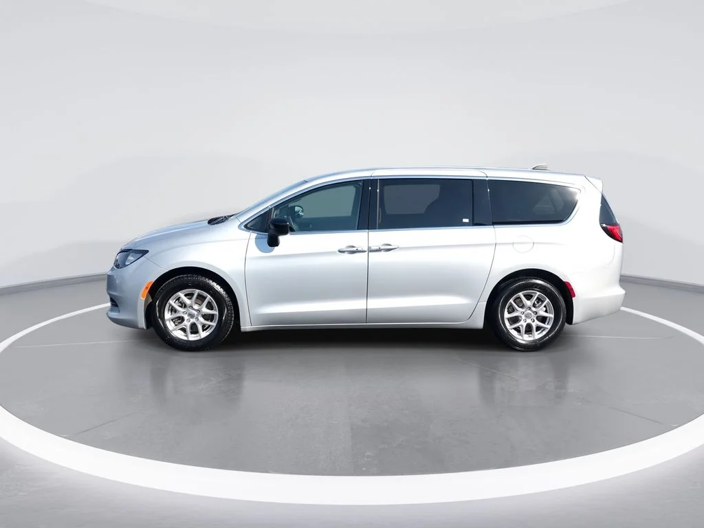 Used 2024 Silver Chrysler LX image 5