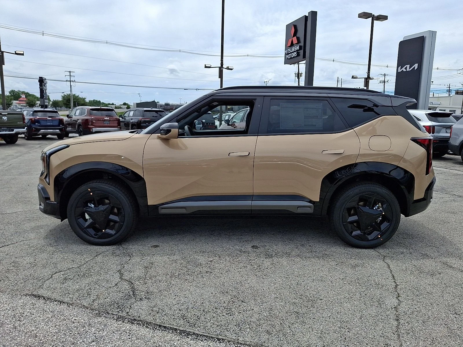New 2027 Brown Kia X-Line S image 5