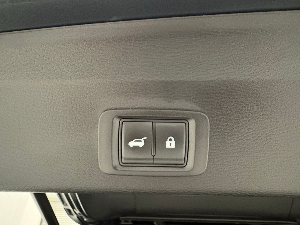 Used 2025 Gray Mitsubishi SE image 39