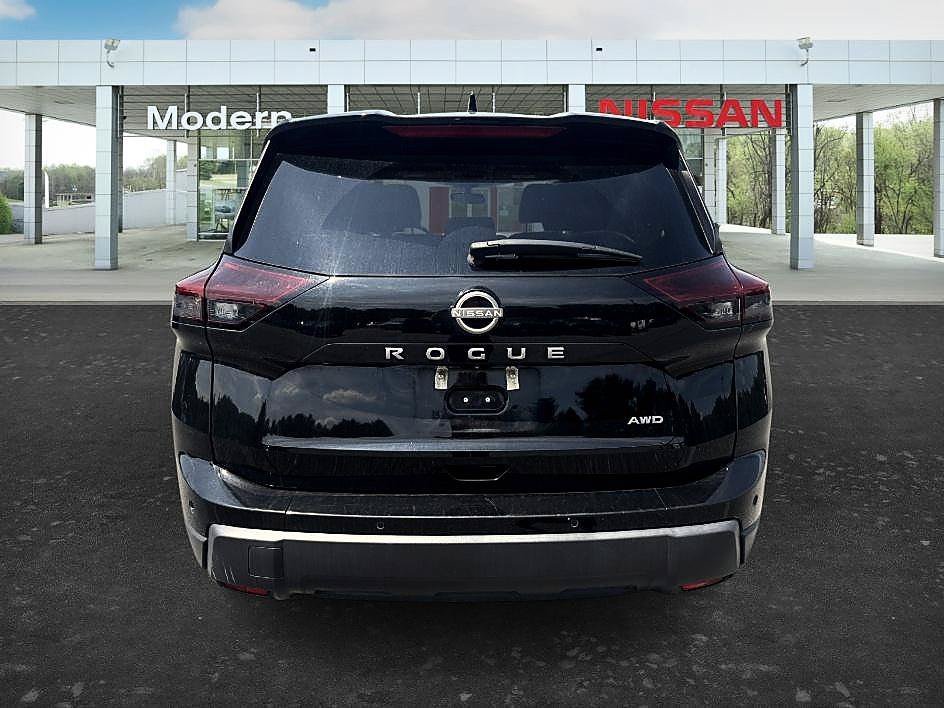 Used 2025 Super Black Nissan SV image 4