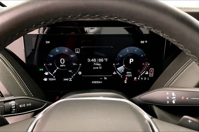 Used 2025 Summit White GMC Elevation image 29