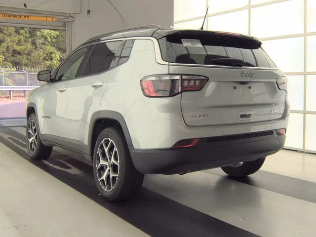 Used 2025 Silver Jeep Limited image 4