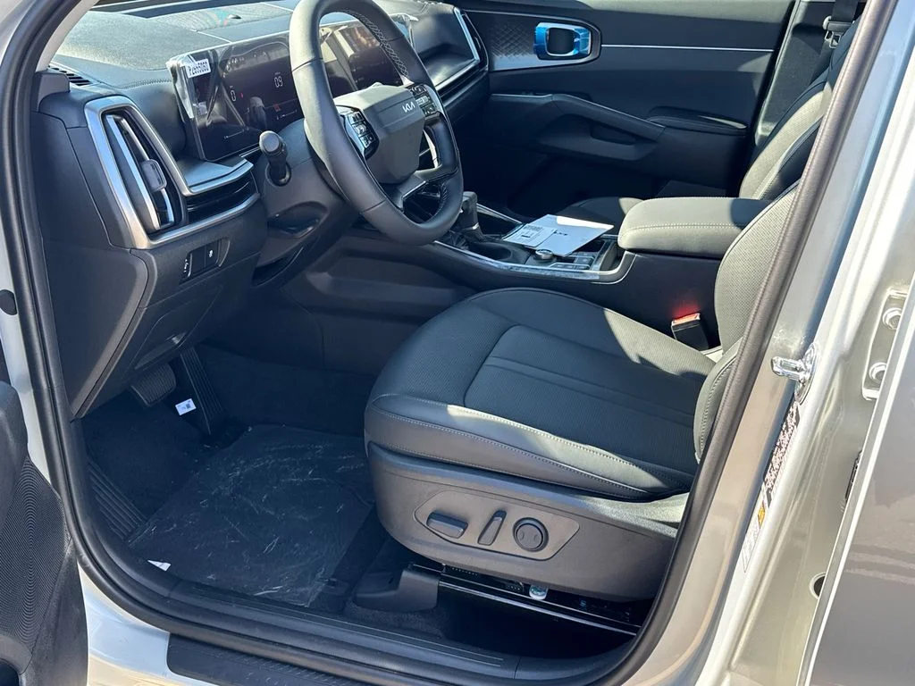 New 2026 Ivory Silver Kia S image 9