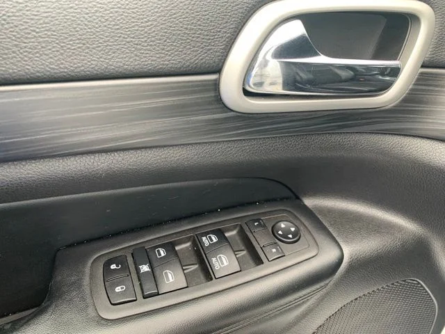 Used 2022 White Jeep Laredo X image 22
