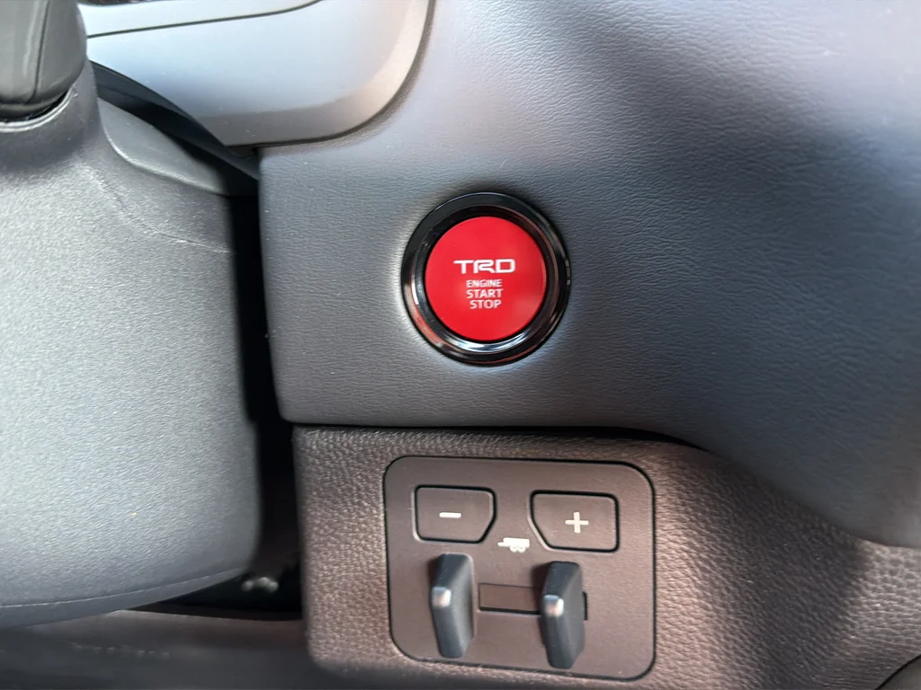 New 2026 Wind Chill Pearl <sup>1</sup> Toyota  Platinum image 21