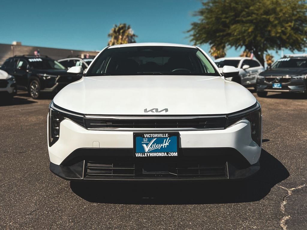 Used 2025 White Kia LXS image 3