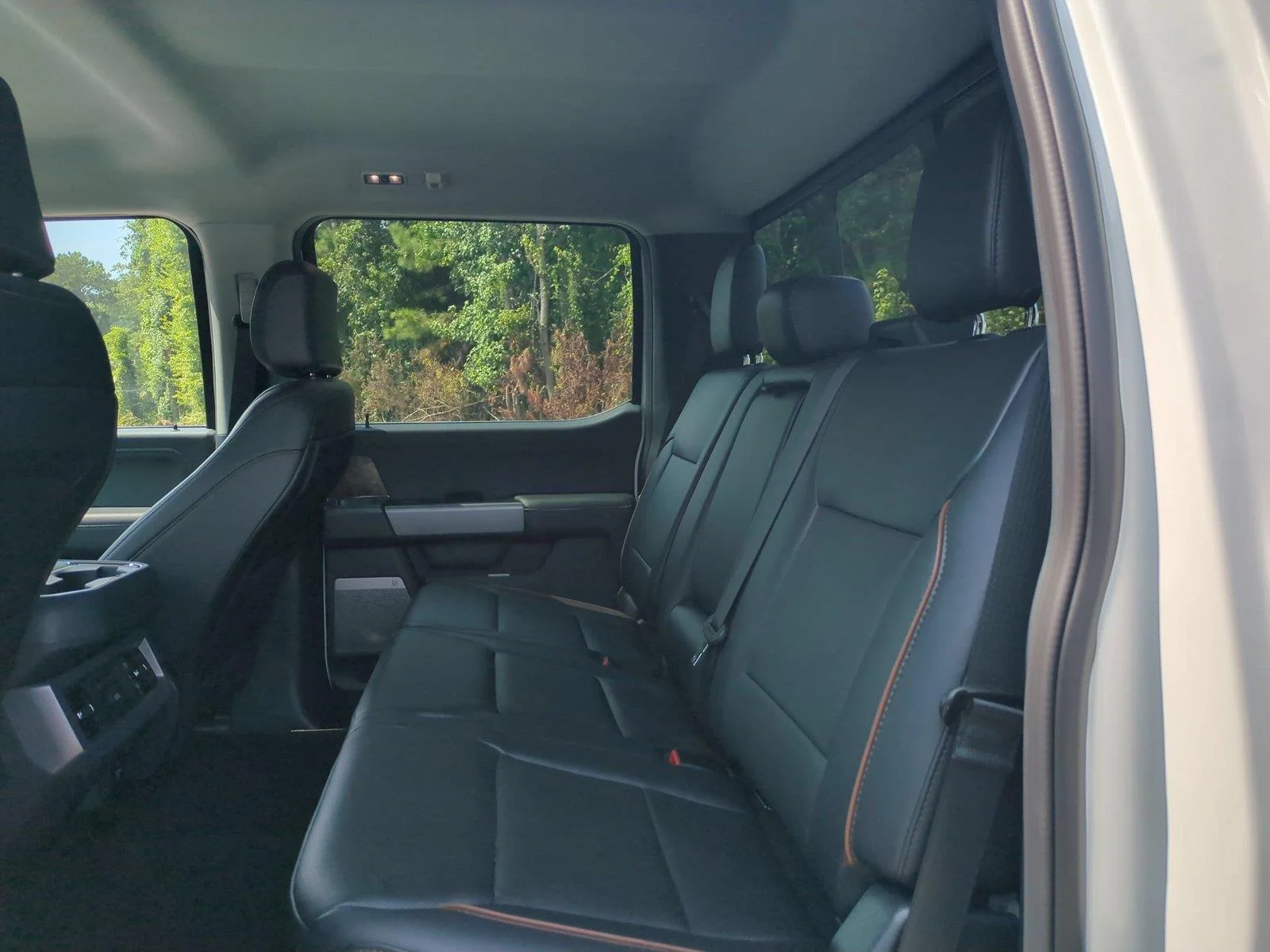 Used 2026 Oxford White Ford LARIAT image 27