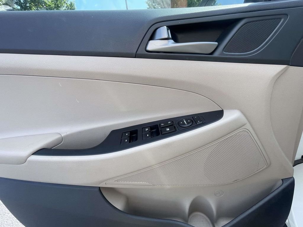 Used 2018 White Hyundai Value image 20
