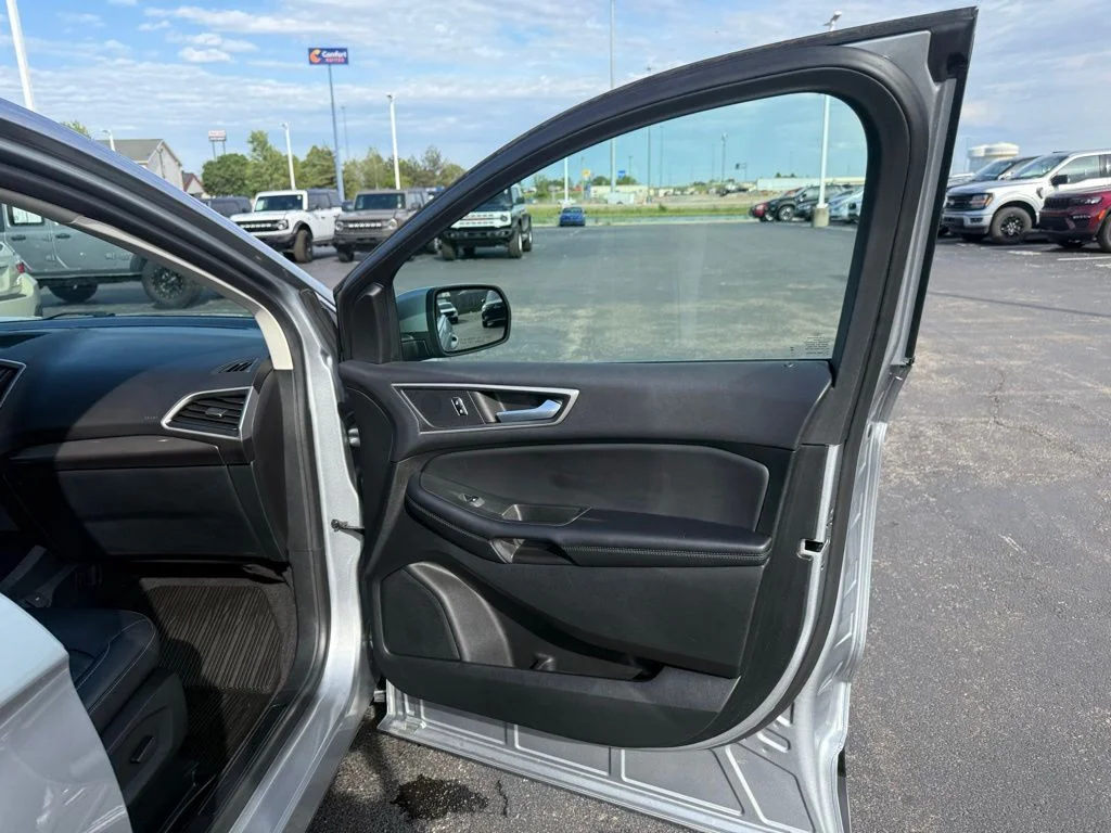 Used 2023 Silver Ford SEL image 57