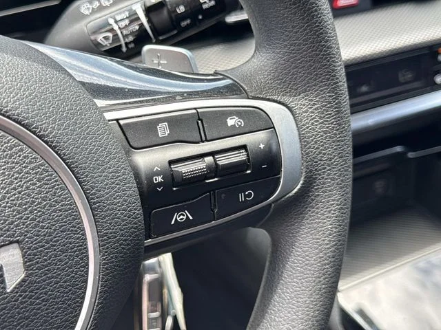 Used 2024 White Kia LX image 30