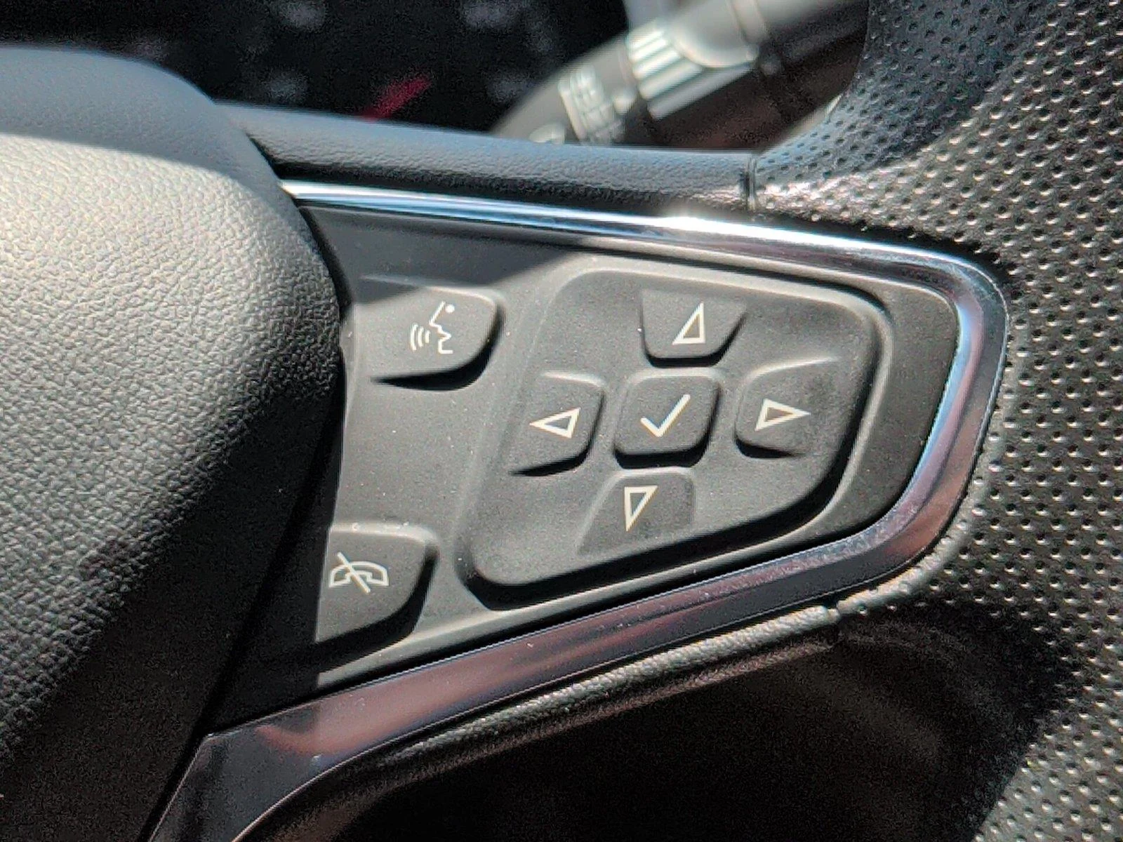 Used 2023 Sterling Gray Metallic Chevrolet LT image 24
