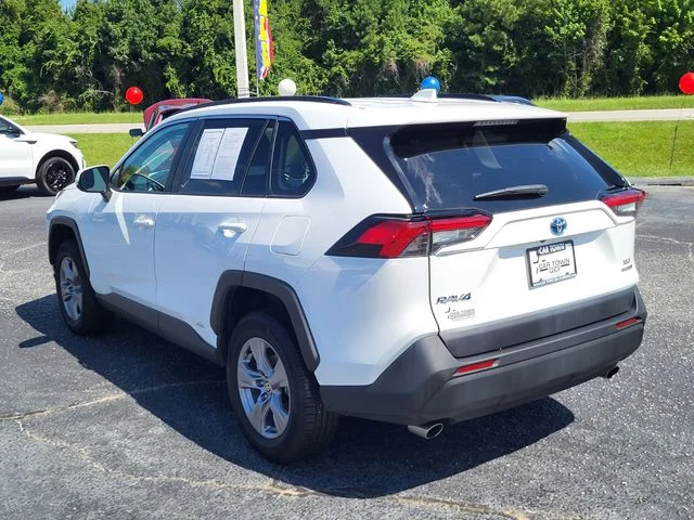 Used 2022 White Toyota XLE image 6