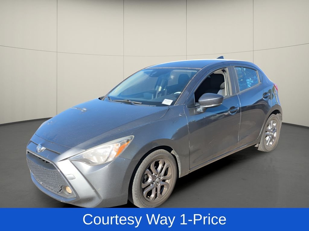 Used 2020 Gray Toyota LE image 4