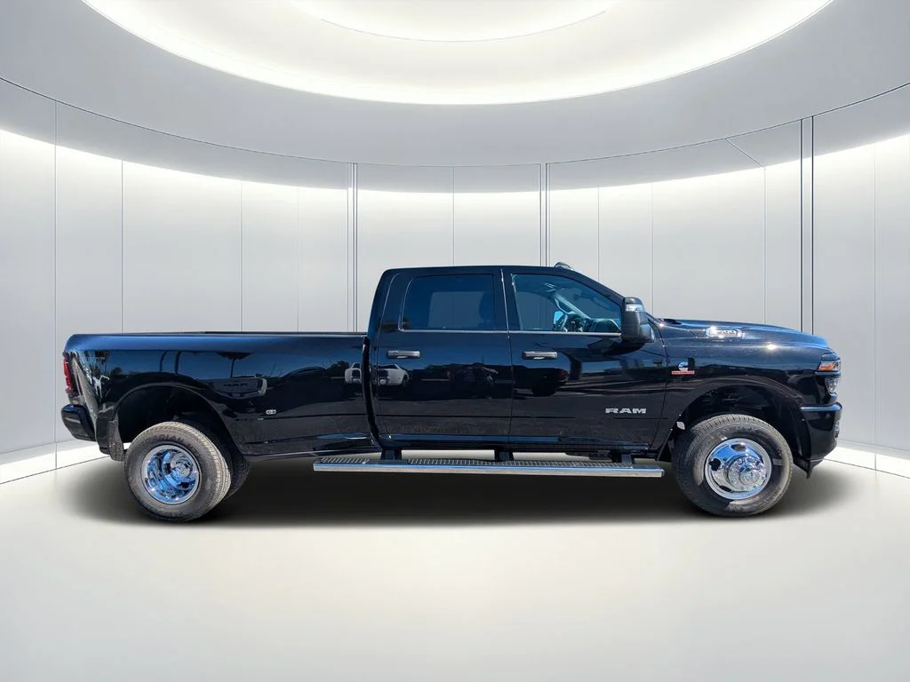 New 2026 Diamond Black Crystal Pearl-Coat Exterior Paint RAM Big Horn image 2