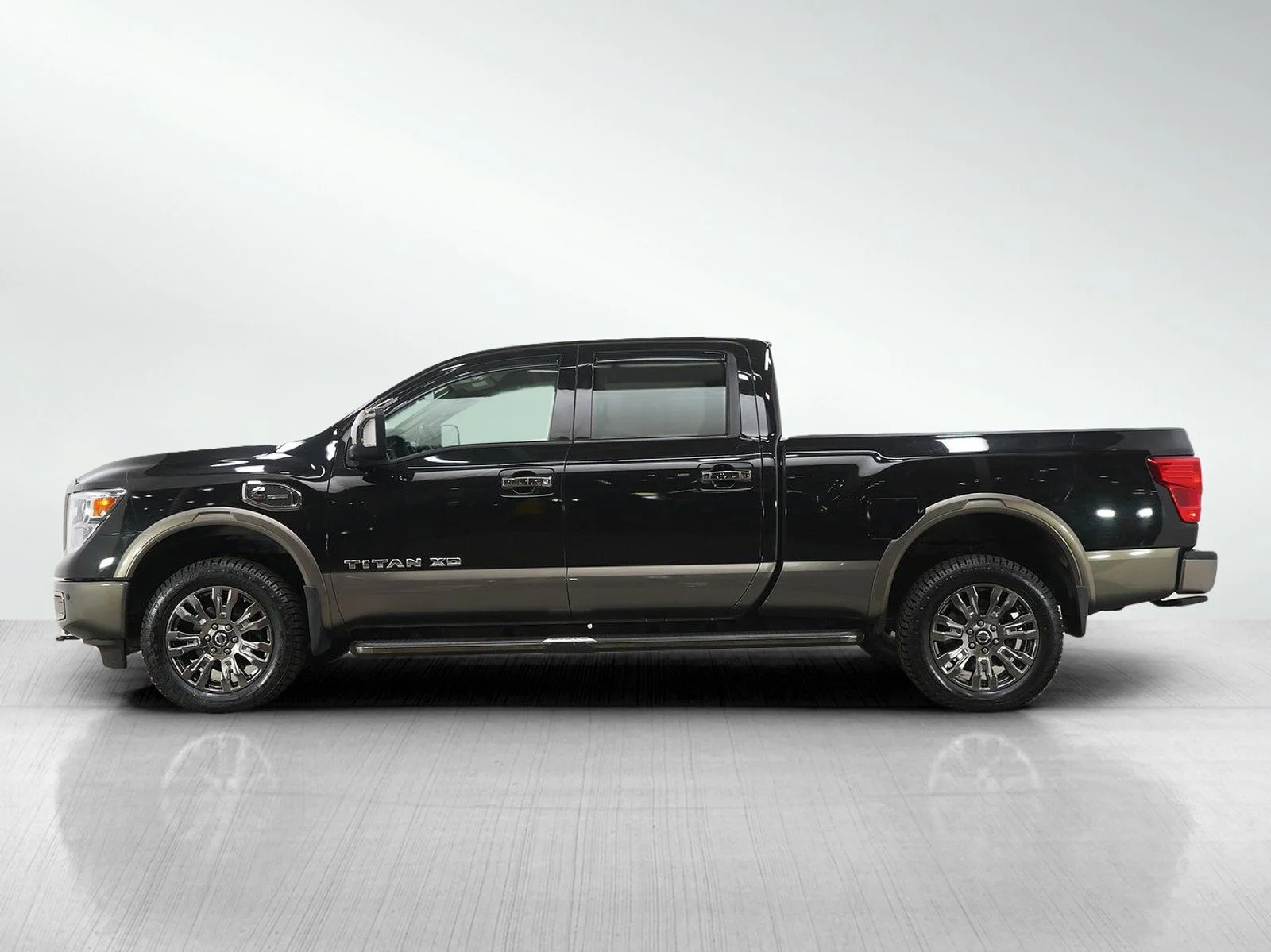 Used 2018 Nissan Titan XD Platinum Reserve with VIN 1N6BA1F48JN537562 for sale in Burnsville, Minnesota