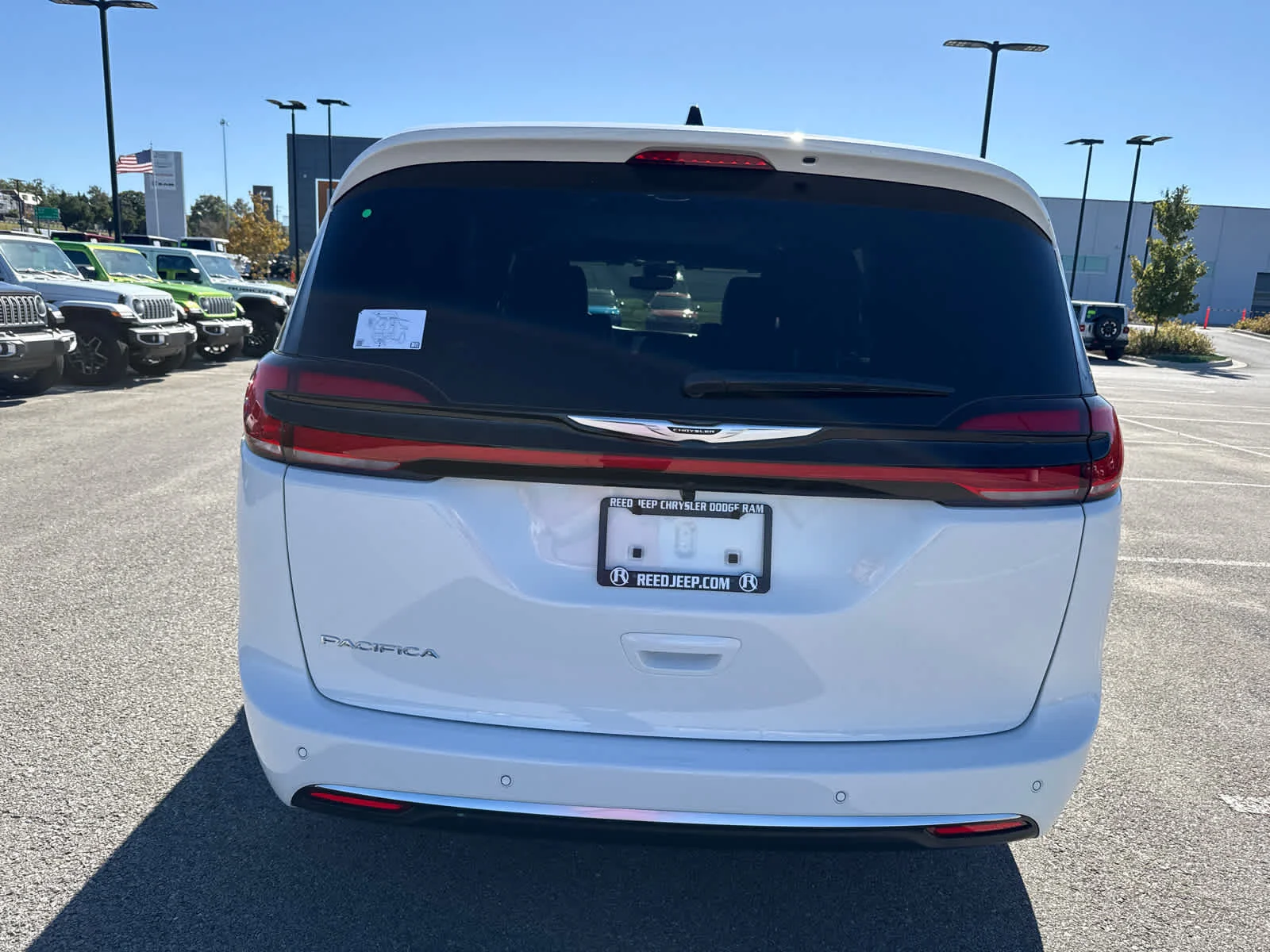 New 2026 Bright White Clear-Coat Exterior Paint Chrysler Pinnacle image 8