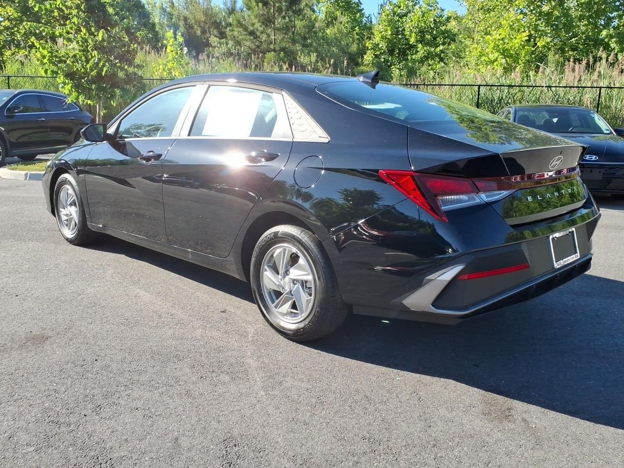 New 2026 Abyss Black Hyundai SE image 7