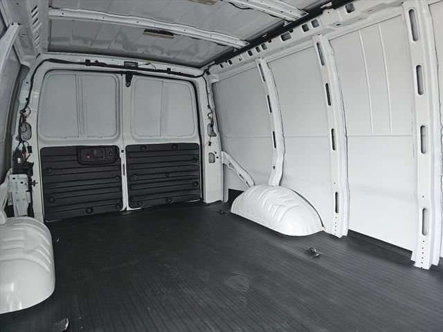 2025 Chevrolet Express Cargo Work Van - Photo 8