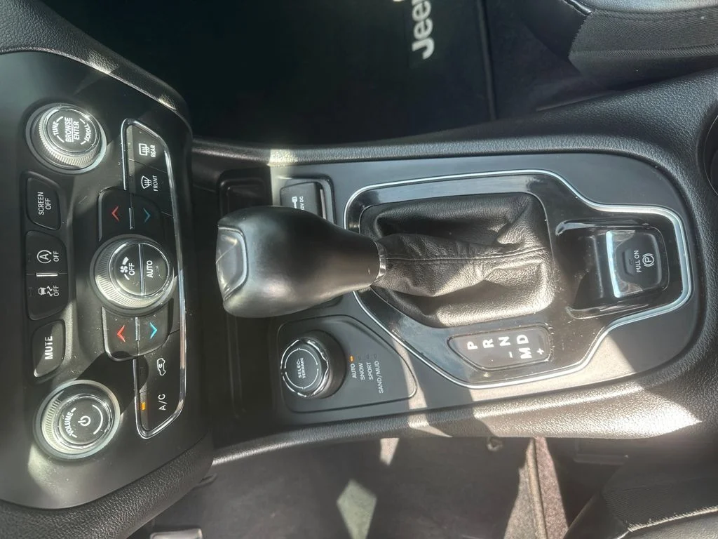Used 2019 Gray Jeep Limited image 11
