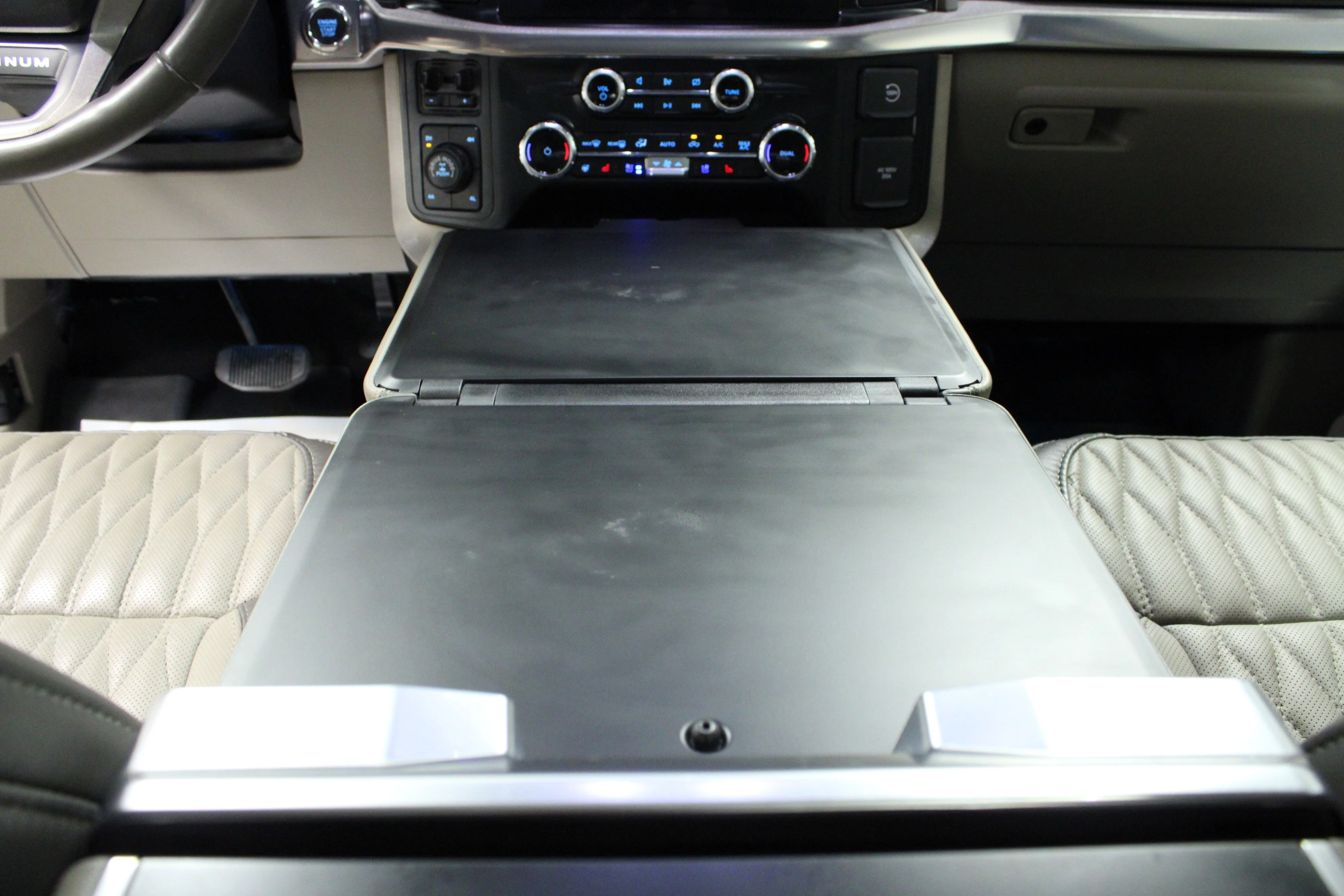 Used 2024 Star White Metallic Tri-Coat Ford Platinum image 21