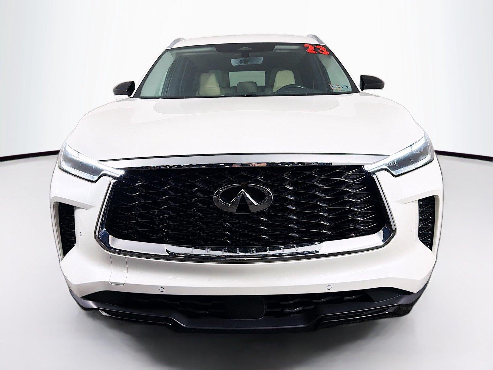 Used 2023 Majestic White INFINITI LUXE image 6