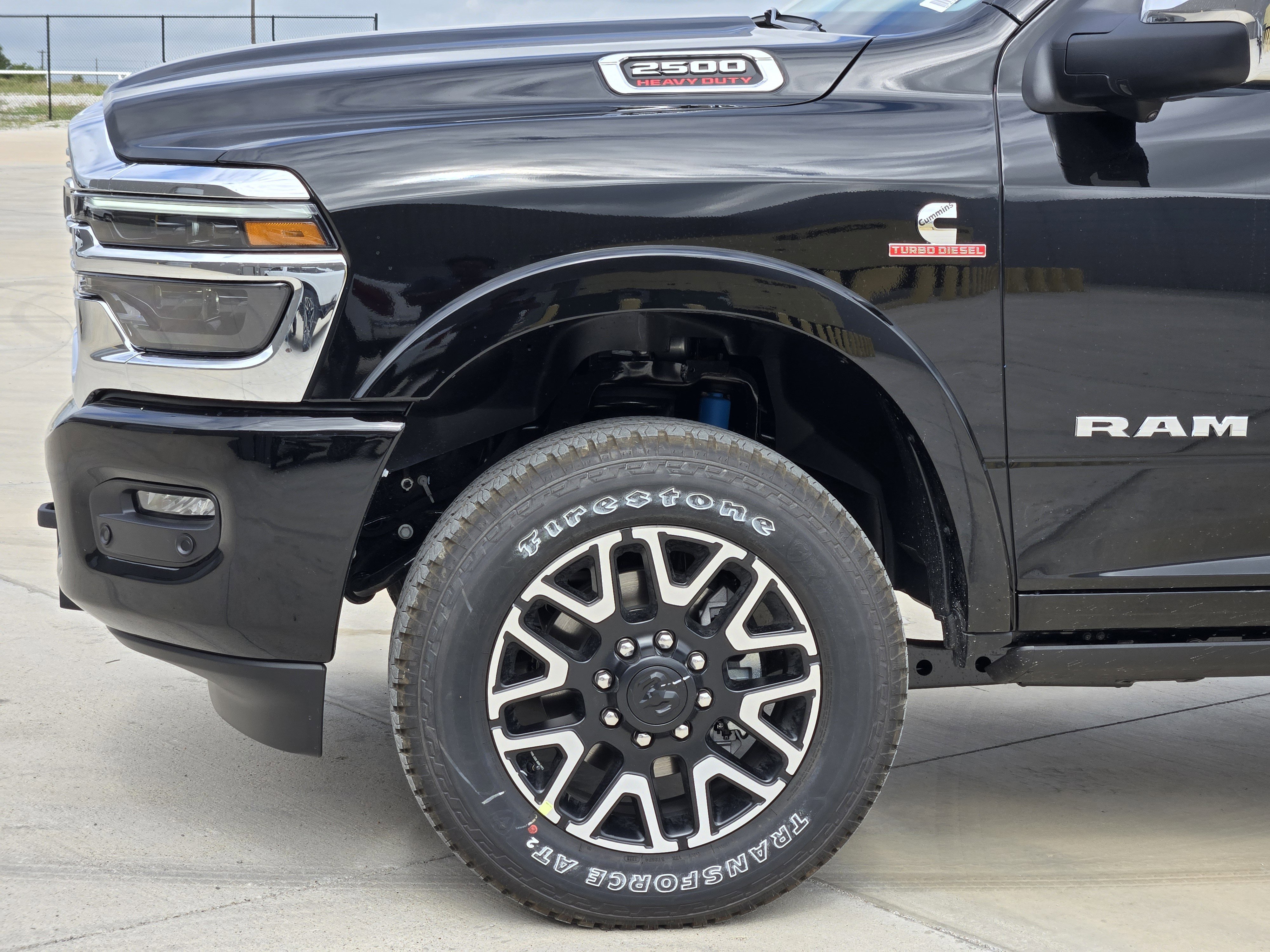 New 2026 Diamond Black Crystal Pearl-Coat Exterior Paint RAM Longhorn image 6
