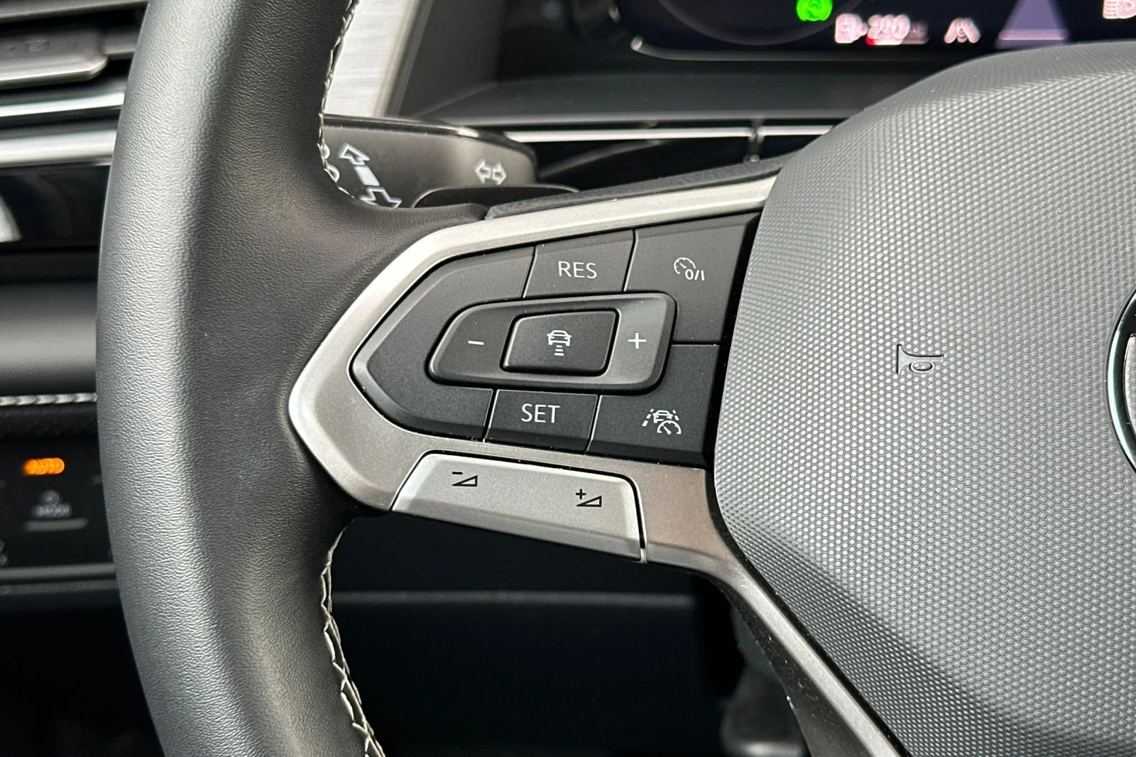 Used 2026  Volkswagen SE w/Technology image 26