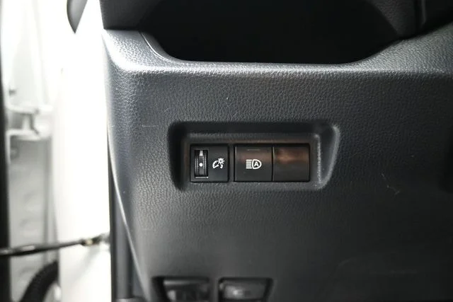 Used 2022 White Toyota Adventure image 15