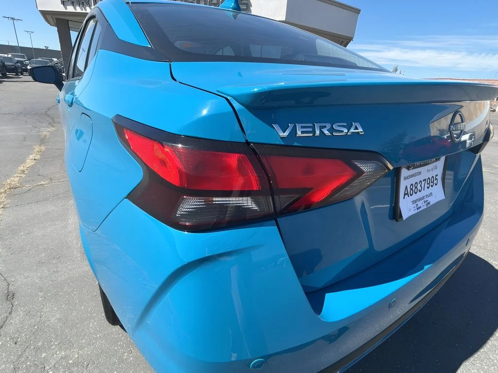 2025 Nissan Versa Sedan SR - Photo 13